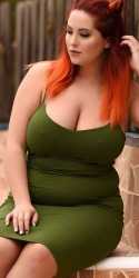 Lucy Vixen Thick Curves In A Green Dress