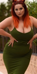 Lucy Vixen Thick Curves In A Green Dress